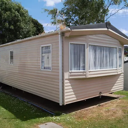 Lovely Caravan With Decking In Paignton, Devon Sleeps 8 Guests Ref 82063w