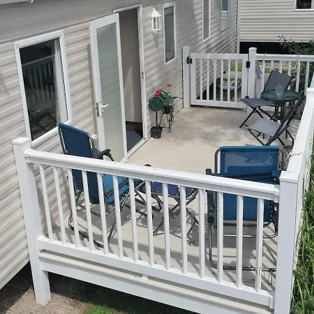 Campsite Lovely Caravan With Decking In Paignton, Devon Sleeps 8 Guests Ref 82063w