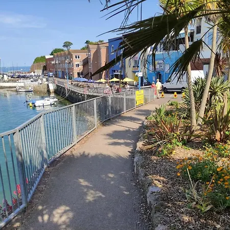 Cleve Court 2*