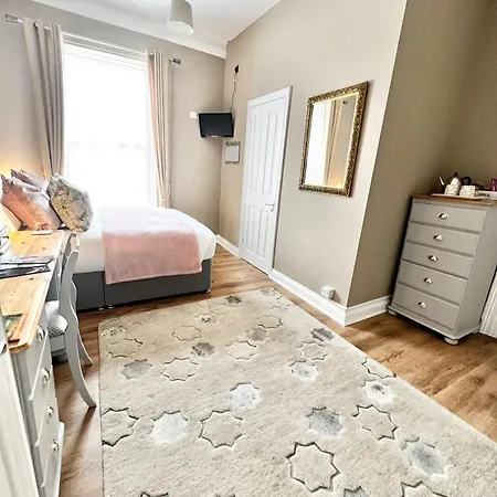 Devon House 4*