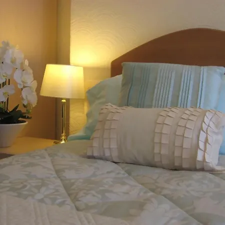 Cleve Court 2*