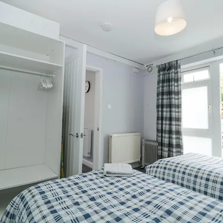 Flat 1a, Big Tree Flats Paignton