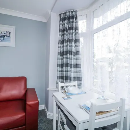 Flat 1a, Big Tree Flats Holiday home *