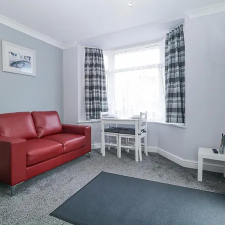 Flat 1a, Big Tree Flats Paignton