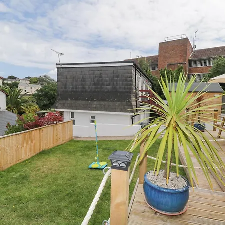 Flat 1a, Big Tree Flats Paignton