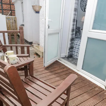 Flat 1a, Big Tree Flats * Paignton