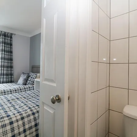Flat 1a, Big Tree Flats *