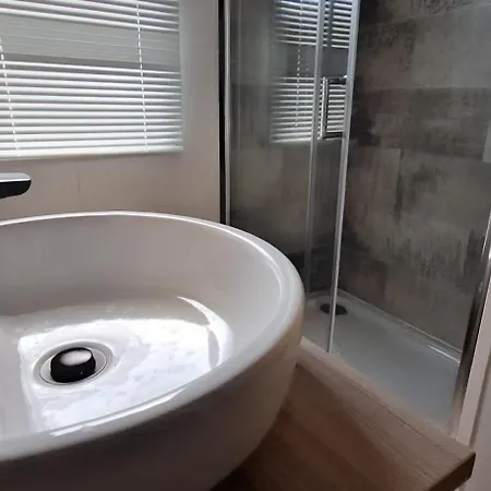 Devon Bay 3br Caravan - Hot Tub & Pet-friendly Holiday home