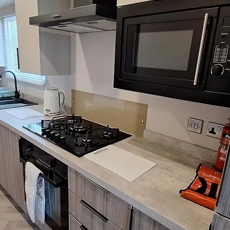 Devon Bay 3br Caravan - Hot Tub & Pet-friendly Holiday home Paignton