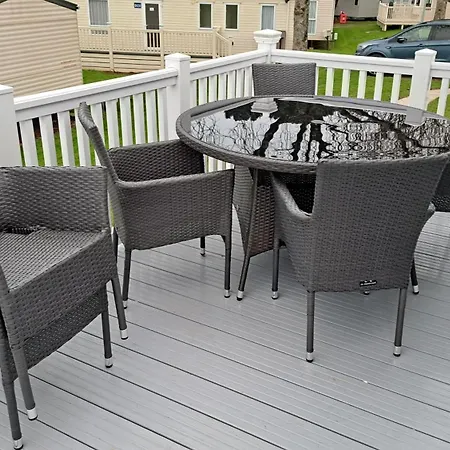 Devon Bay 3br Caravan - Hot Tub & Pet-friendly *
