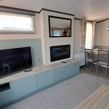 Holiday home Devon Bay 3br Caravan - Hot Tub & Pet-friendly *