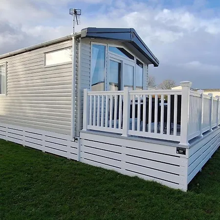 Devon Bay 3br Caravan - Hot Tub & Pet-friendly Holiday home