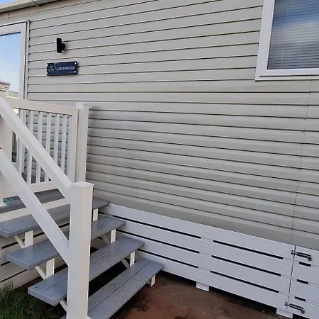 Devon Bay 3br Caravan - Hot Tub & Pet-friendly *