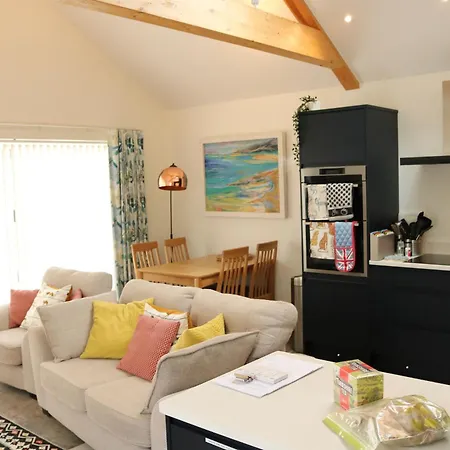 Luxury 2 Bedroom In Quiet Location Close To Sw Coastal Path