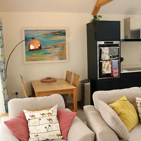 Luxury 2 Bedroom In Quiet Location Close To Sw Coastal Path Apartment Paignton