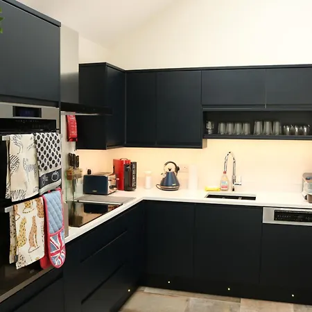 Luxury 2 Bedroom In Quiet Location Close To Sw Coastal Path Apartment Paignton