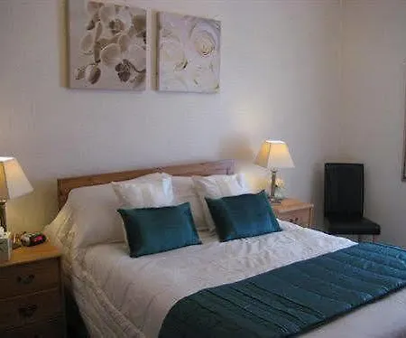 Cleve Court 2*