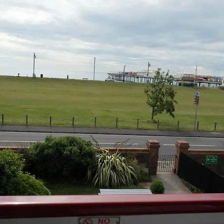 Sefton Seafront ,panoramic Sea View Ensuite Balcony Available, Guest Garden 3* Paignton